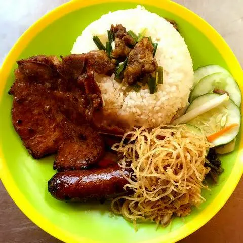 Hình ảnh Cơm tấm sườn bì lạp xưởng
