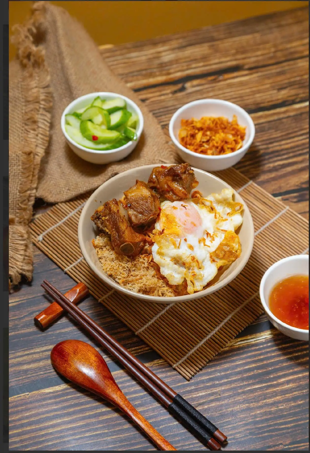 Hình ảnh Xôi trắng , sườn cay , ốp la , chà bông 
