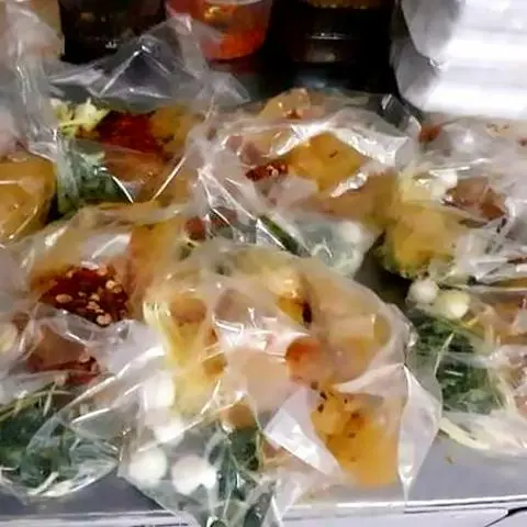 Hình ảnh Bánh tráng tỏi 3 trứng cút 