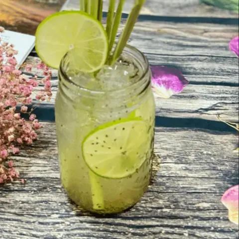 Hình ảnh nước chanh hạt chia mật ong