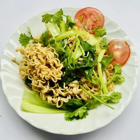 Hình ảnh Mì gói xào cải ngọt