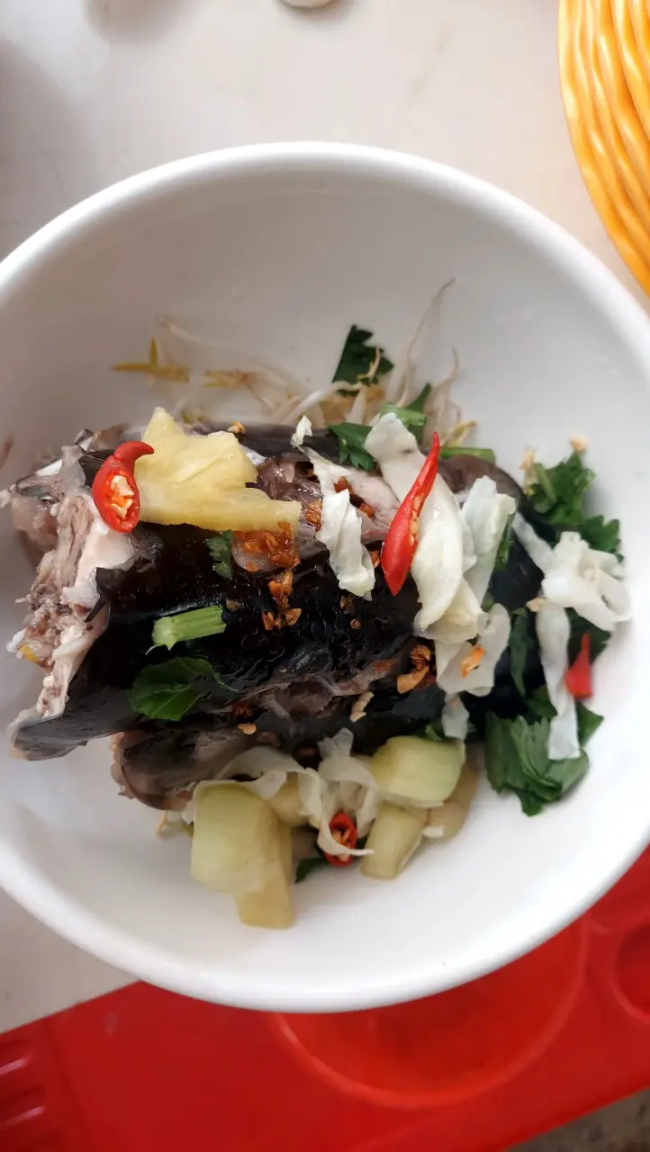 Hình ảnh Canh chua đầu cá hú