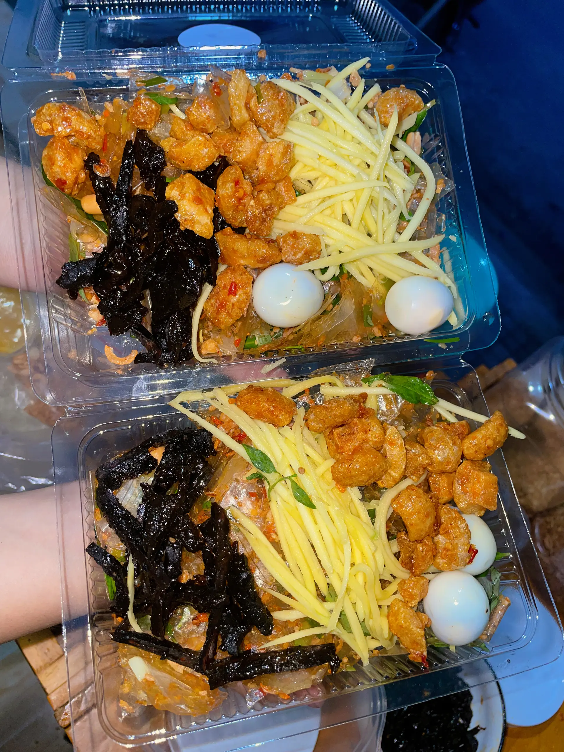 Hình ảnh Bánh Tráng Trộn Khô Bò Đen Tóp Mỡ 