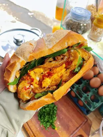 Hình ảnh Bánh Mì Chả Cá nóng