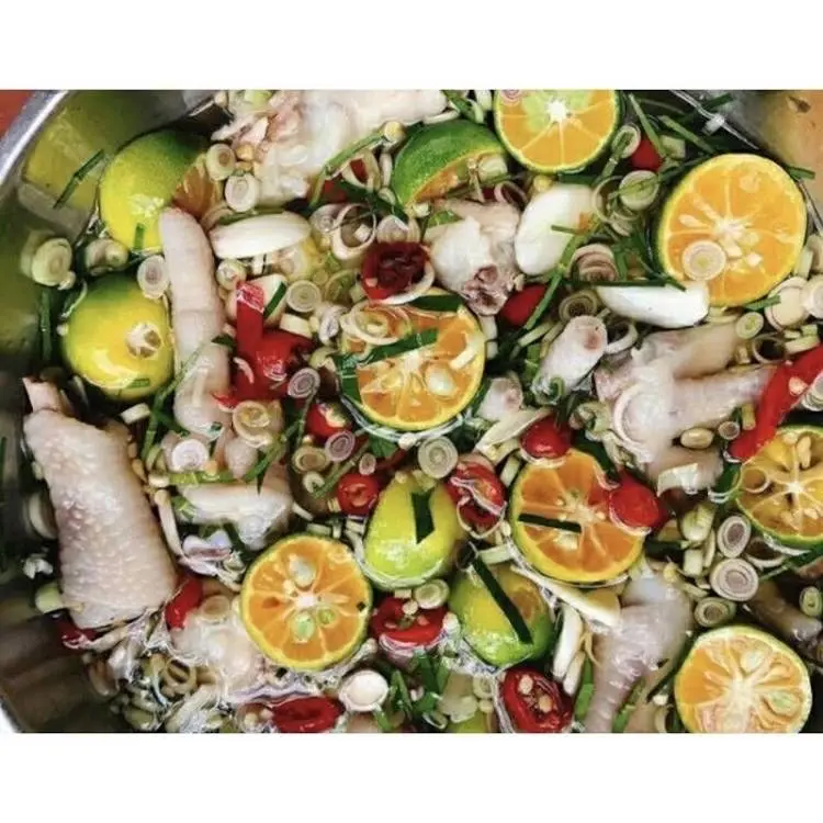 Hình ảnh Chân gà sả tắc có xương 500gr