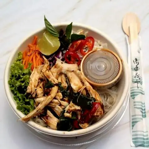 Hình ảnh Miến/Phở trộn gà xào lá quế