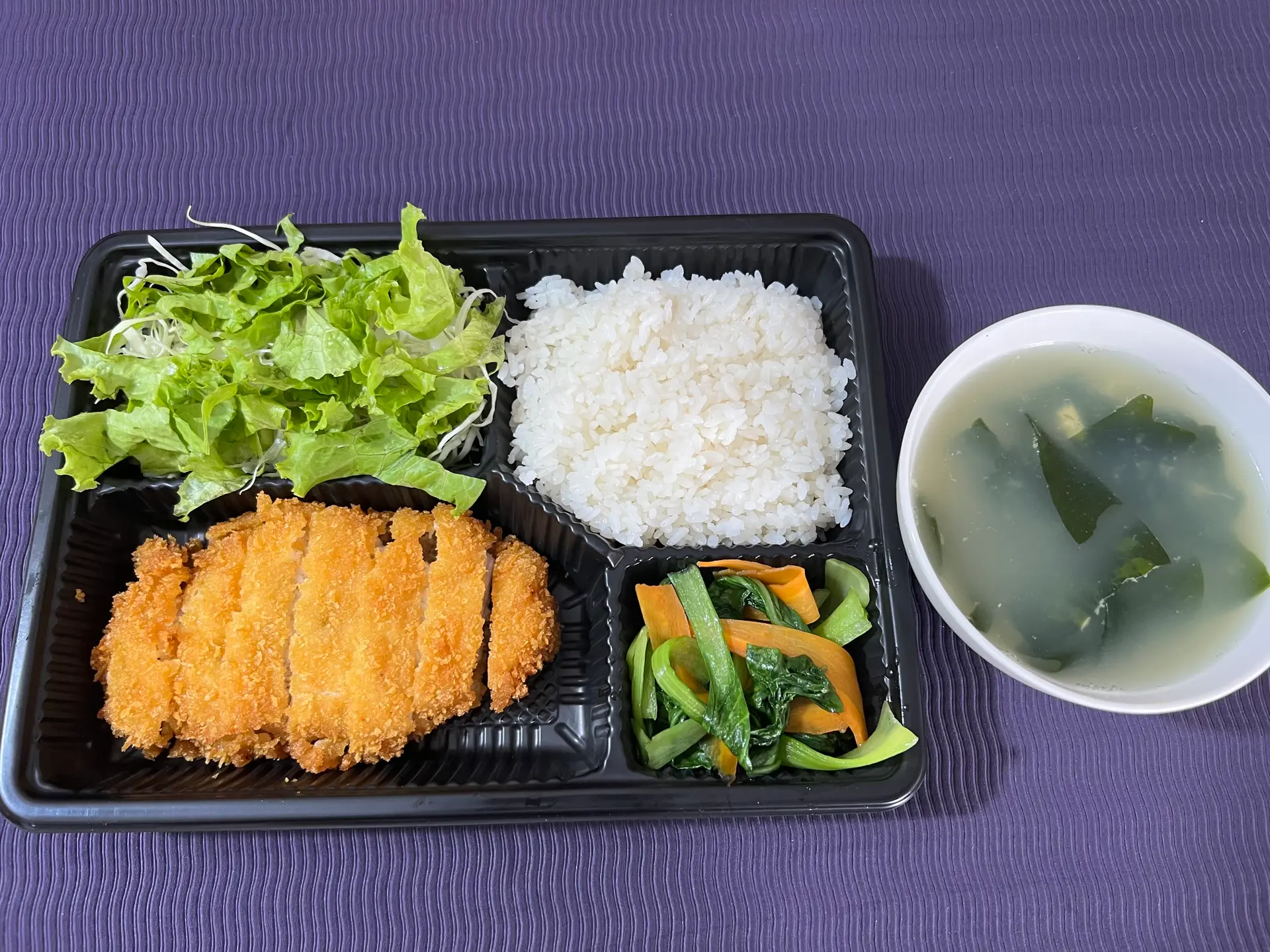 Hình ảnh Cơm thịt heo chiên xù+ Canh