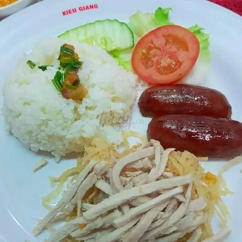 Hình ảnh Cơm bì lạp xưởng + tặng canh (SL có hạn)