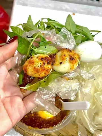 Hình ảnh Bánh tráng chấm sốt muối độc quyền 