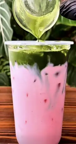 Hình ảnh Sữa Dâu Latte Matcha