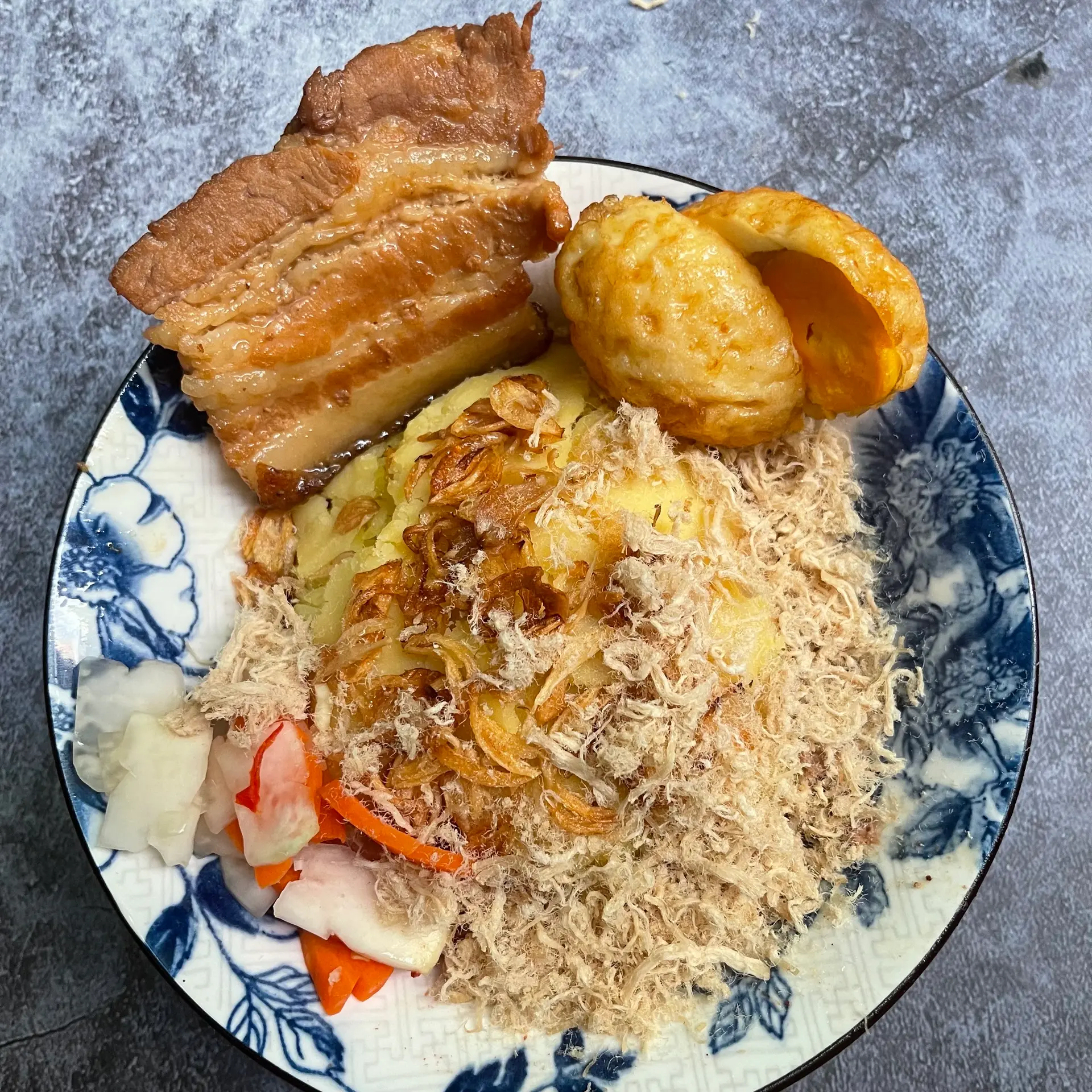 Hình ảnh Xôi xéo Thịt kho + Trứng kho + Ruốc