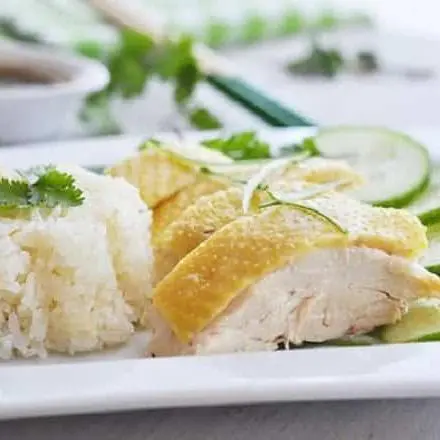Hình ảnh Ức gà hấp hành không cơm