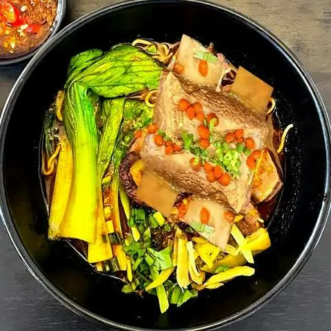 Hình ảnh Mì sườn heo cay