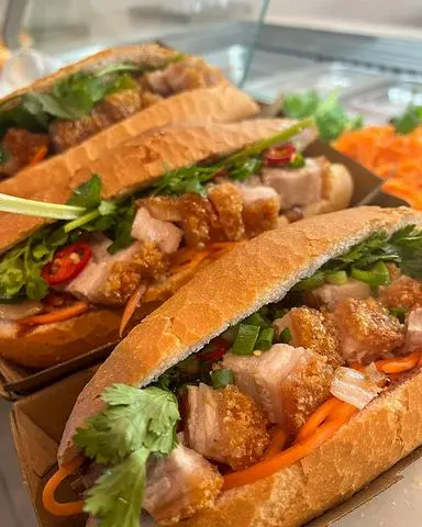 Hình ảnh Bánh mì heo quay 