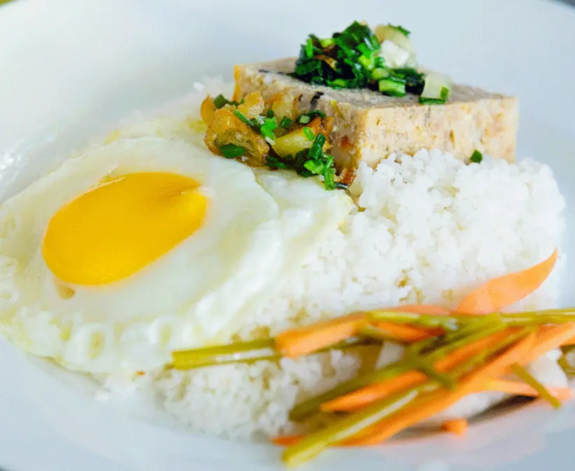 Hình ảnh Cơm tấm chả hấp - trứng ốp la