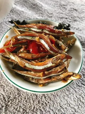 Hình ảnh Cơm cá cơm kho kẹo 