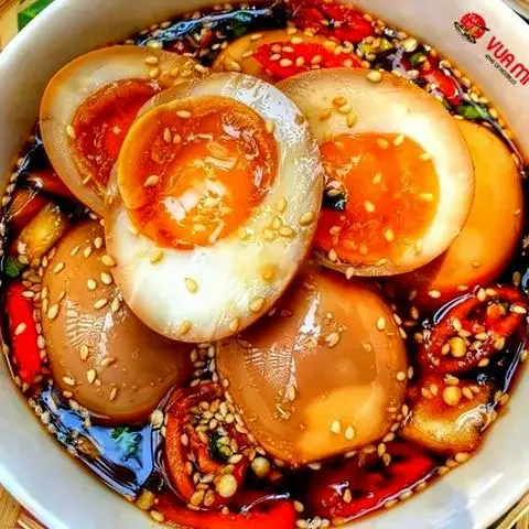 Hình ảnh Trứng lòng đào ngâm tương