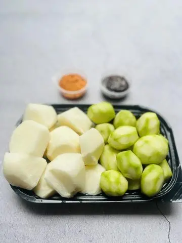 Hình ảnh Sắn Non + Cóc Non Gọt Sẵn - Hộp 500g