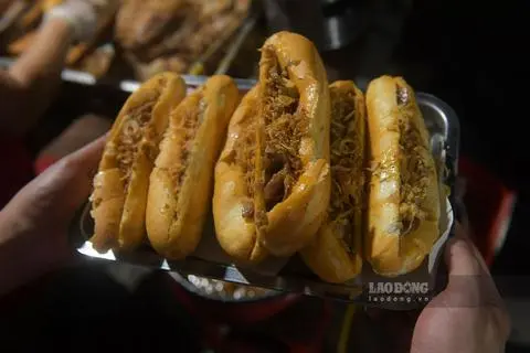 Hình ảnh Bánh mì mini Pate , Bơ ăn đỡ thèm