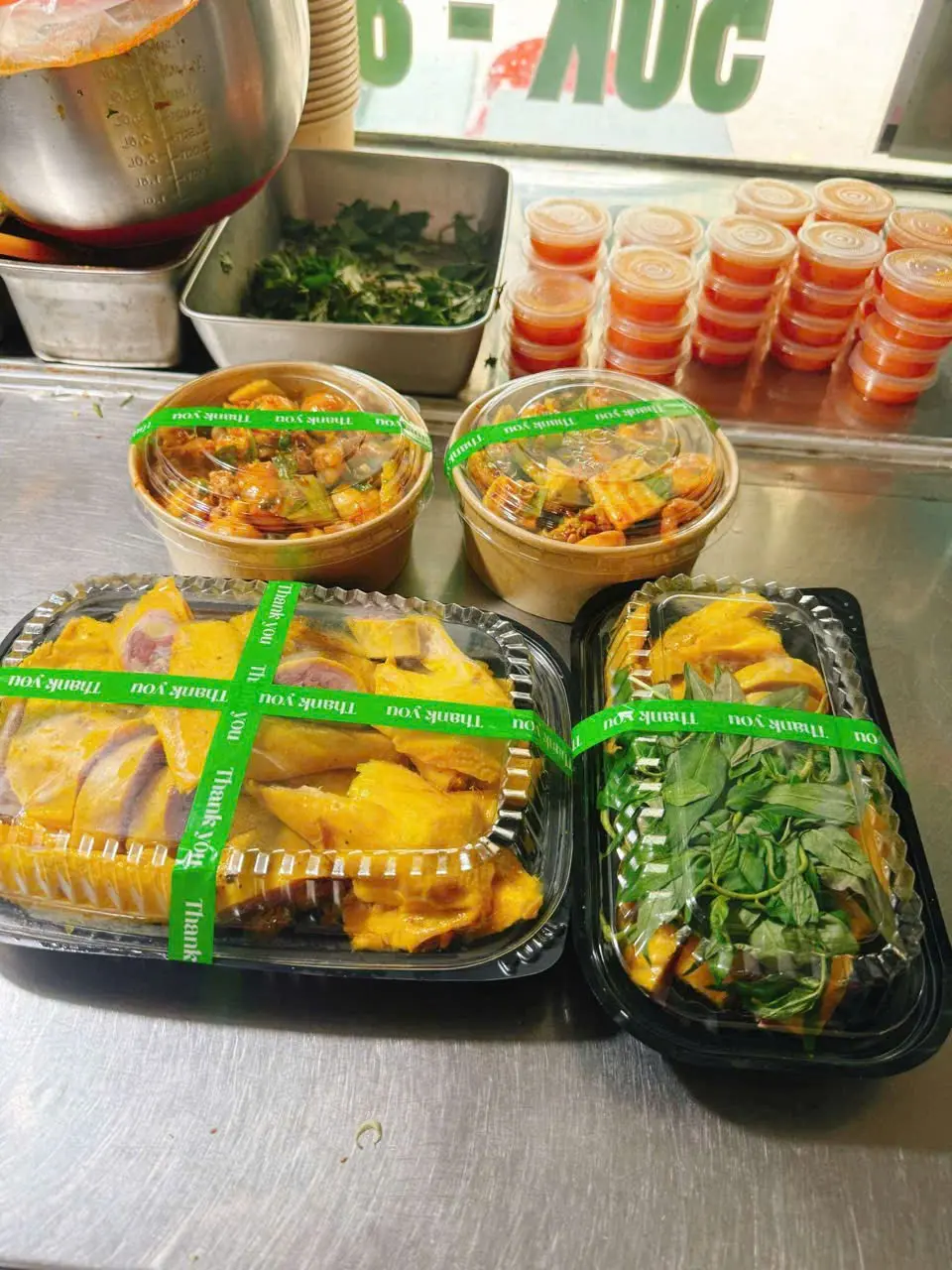 Hình ảnh gà khuây + Rút xương mix tai heo 