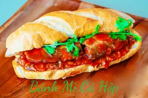 Hình ảnh Bánh Mì Cá Hộp