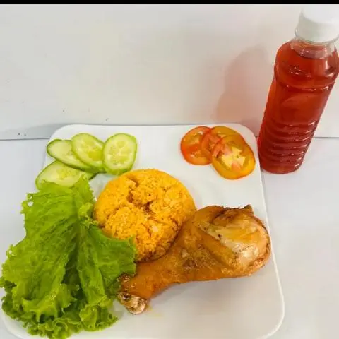 Hình ảnh Cơm Gà Sốt Xí Muội Nhỏ + Sâm Nhà Nấu