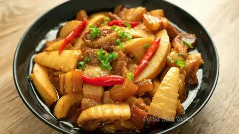 Hình ảnh Cơm Thịt Kho Măng