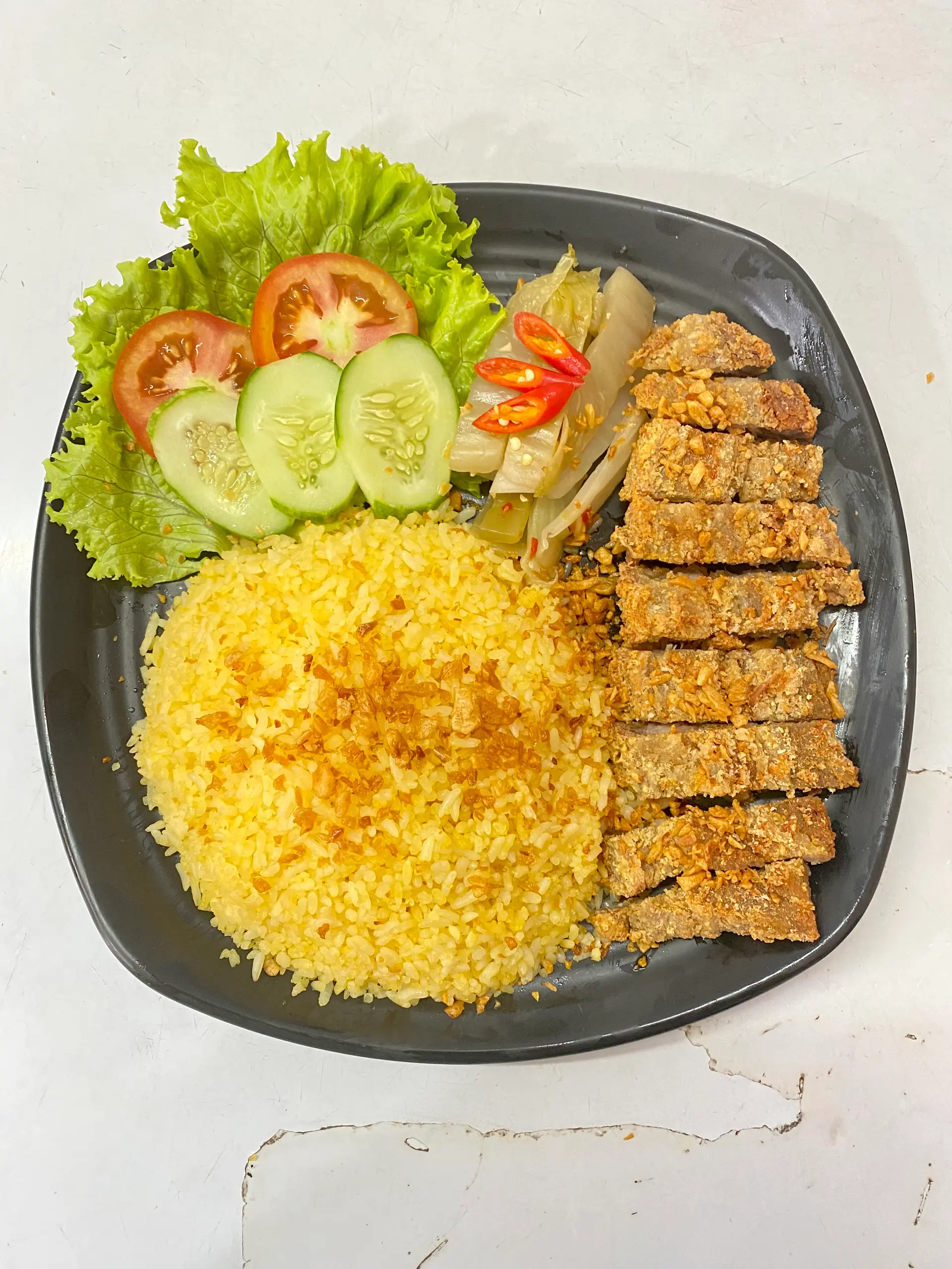 Hình ảnh Cơm ba rọi chiên giòn