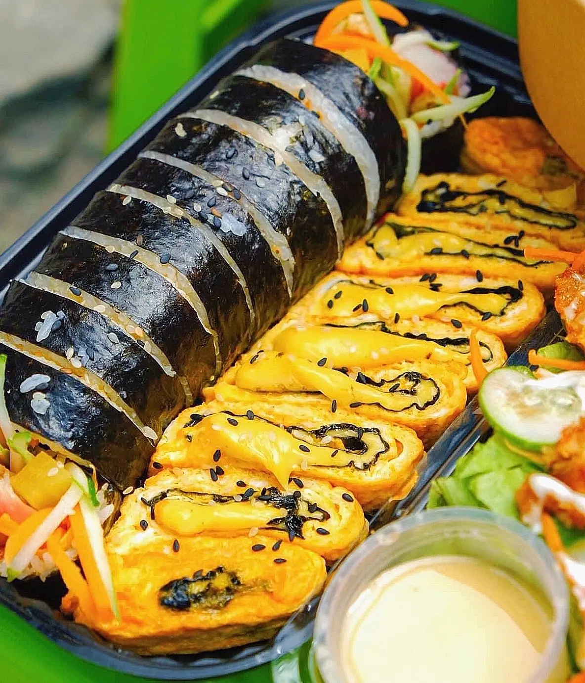 Hình ảnh Set 2 - kimbap thập cẩm - trứng cuộn phô mai