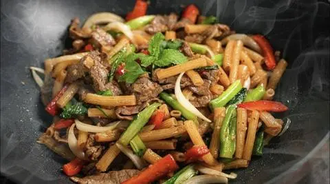 Hình ảnh Nui xào bò