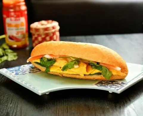 Hình ảnh Bánh Mì 2 Trứng Ốp La