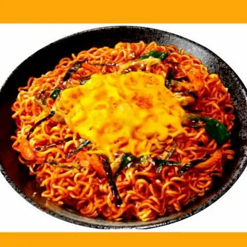 Hình ảnh Mì trộn gà cay phô mai