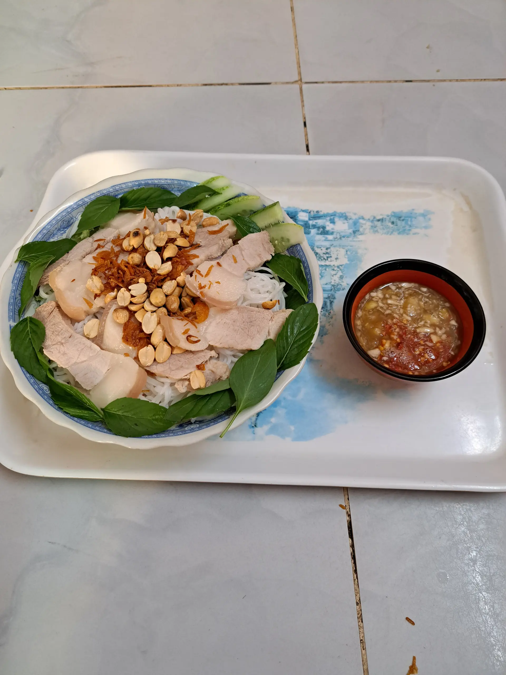 Hình ảnh Bún  thịt luộc Mắm Niêm Hoặc  Mắm Chua Ngọt 