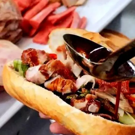 Hình ảnh Bánh mì thịt heo quay