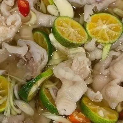 Hình ảnh Chân Gà Rút Xương Ngâm Sả Tắc - Phần