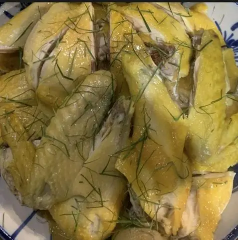 Hình ảnh Gà hấp lá chanh (1/2 con)