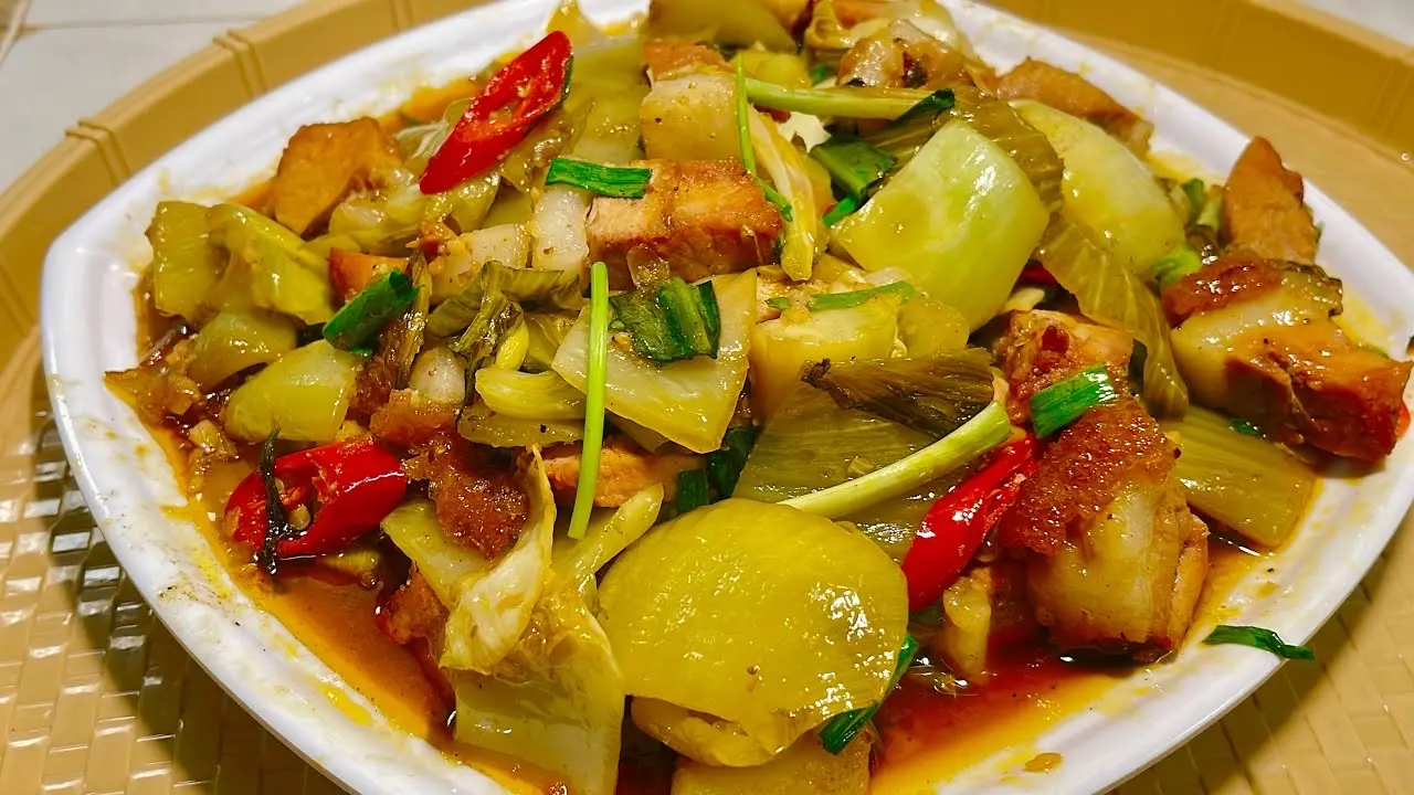 Hình ảnh Heo Quay Kho Cải Chua 