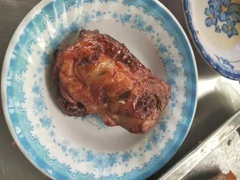 Hình ảnh cơm má đùi gà quay lu 