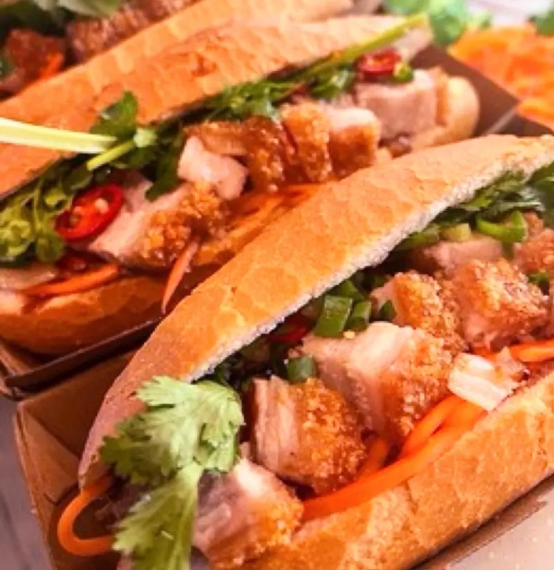 Hình ảnh Bánh mì heo quay xá xíu - 1 ổ