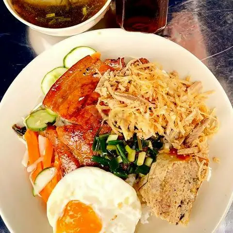 Hình ảnh Sườn bì chả trứng - khổ qua - nước uống