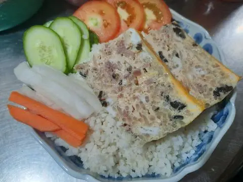 Hình ảnh Cơm Tấm Chả  ( tặng canh )