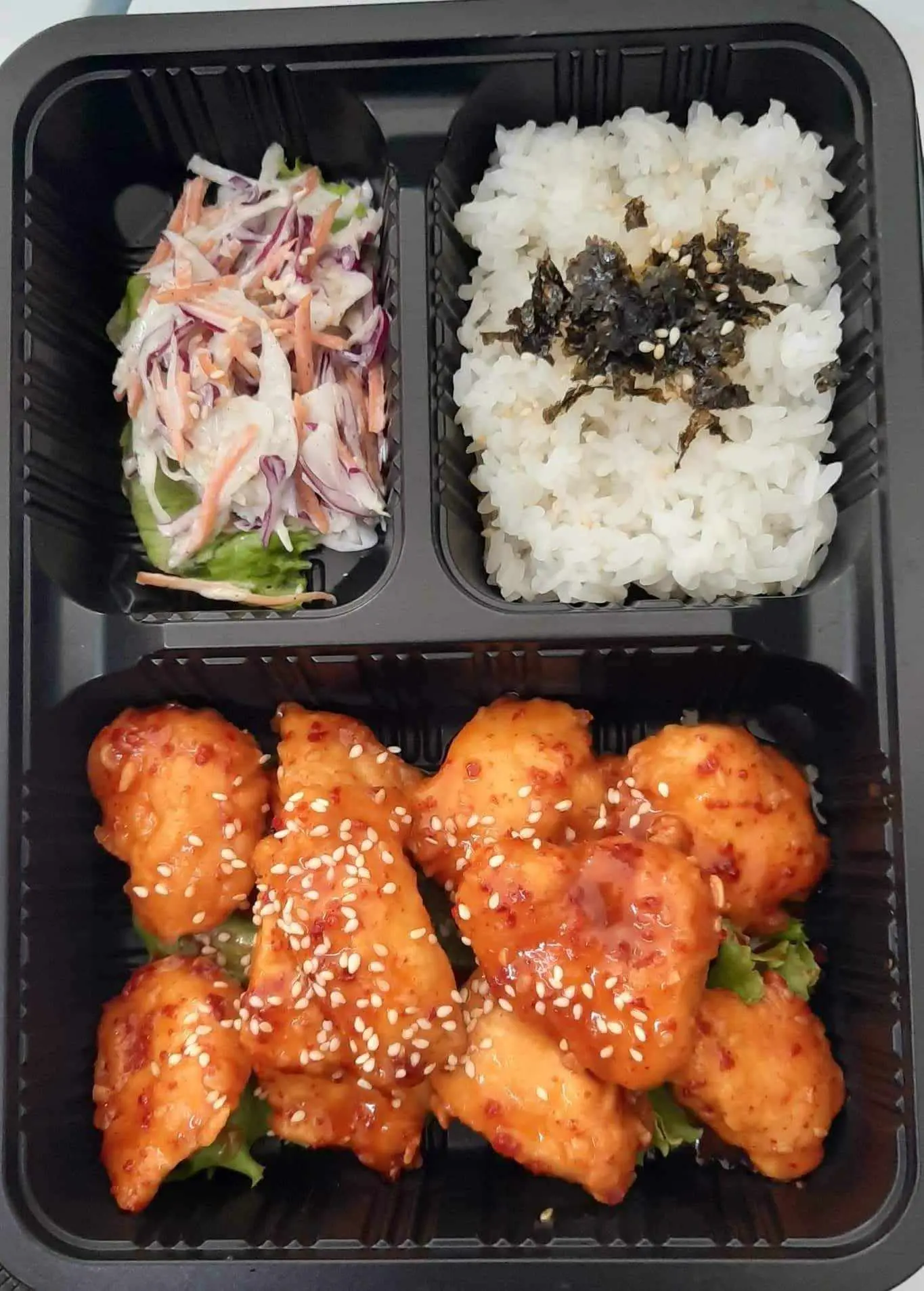 Hình ảnh Set N5 ( Cơm Bento Gà Sốt Cay +Sup chả cá HQ xiên que (2 xiên) + Cơm trắng trứng ốp la 