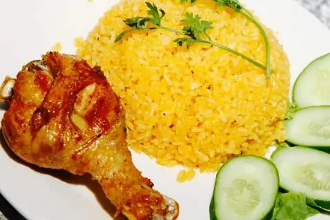 Hình ảnh cơm gà đùi tỏi 