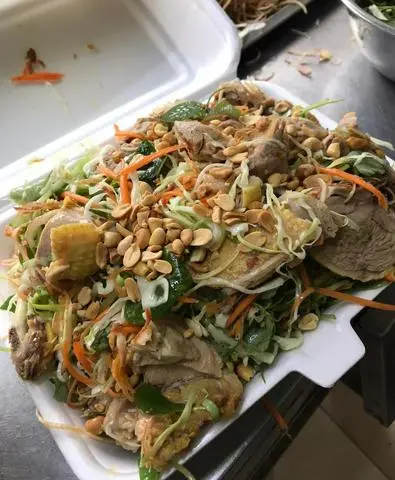 Hình ảnh Gỏi vịt góc tư