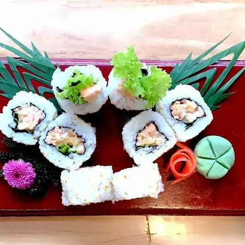 Hình ảnh Tuna salad maki