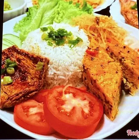 Hình ảnh cơm tấm sườn bì chả hấp 