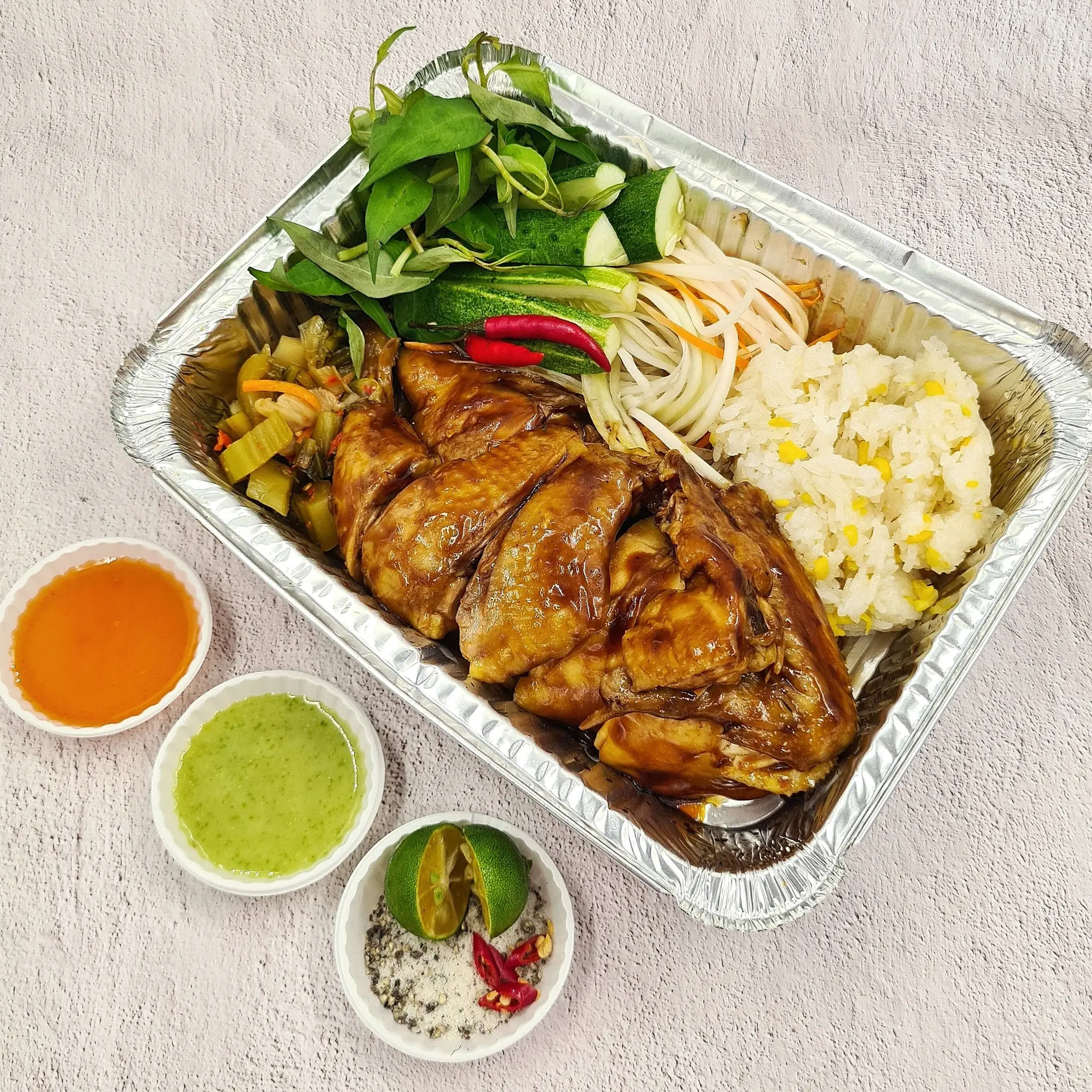 Hình ảnh Gà Tắm Mắm Nhĩ - Nửa Con