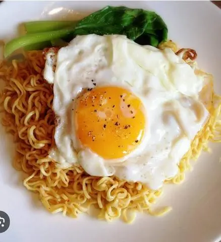Hình ảnh Mì trộn trứng
