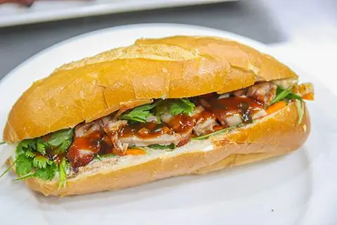 Hình ảnh Bánh mì heo quay
