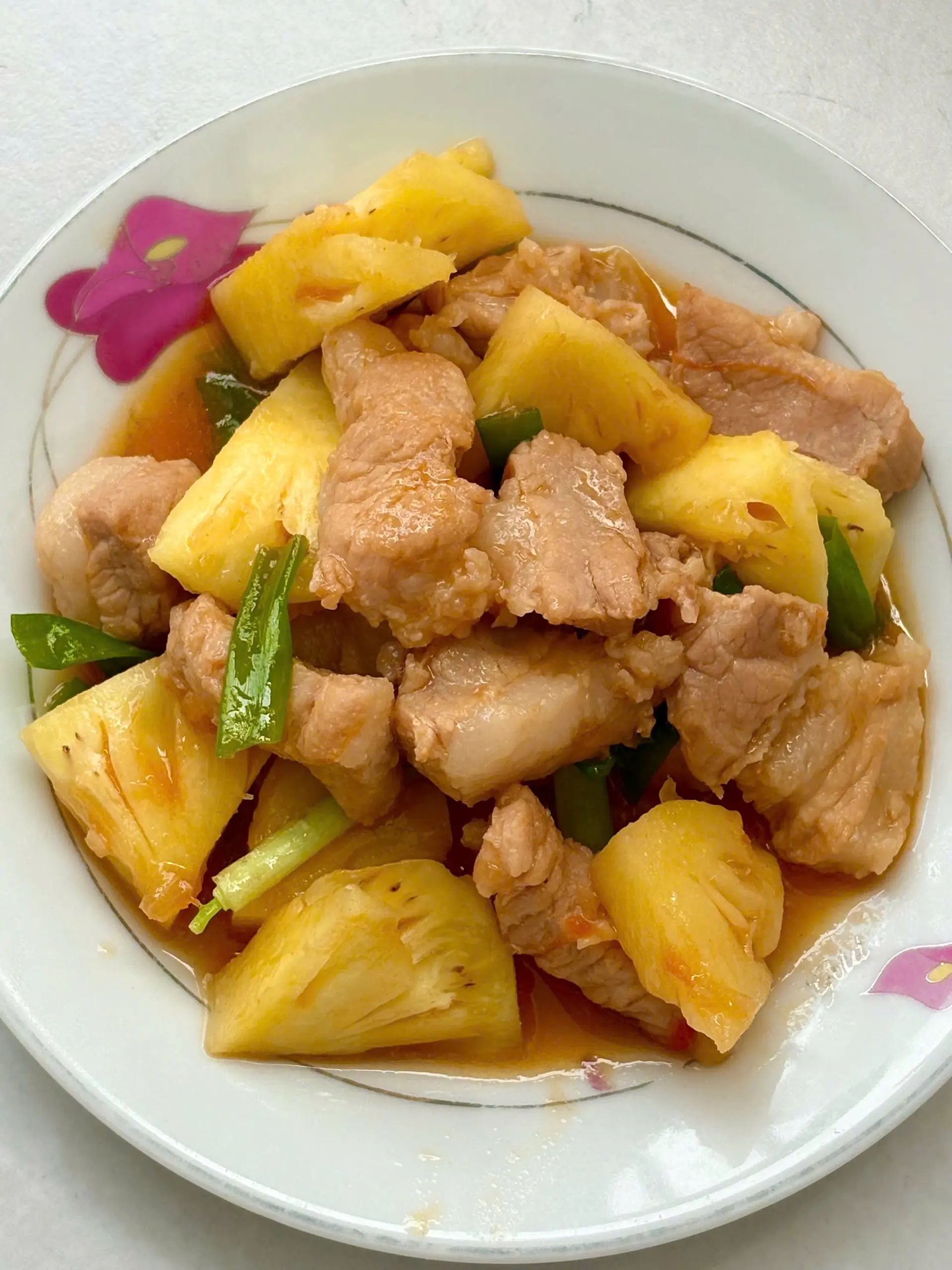 Hình ảnh Cơm thịt ba chỉ xào thơm (dứa)